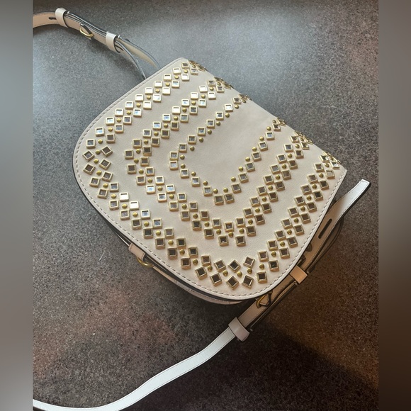 SOLD!! 🥳Tory Burch Medium Saddle Crossbody ✨ - Picture 3 of 12